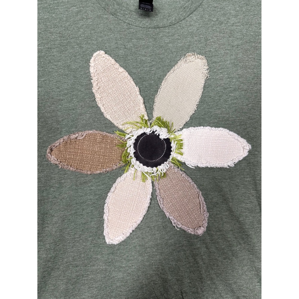 Gildan Softstyle Green T Shirt Flower Applique Casual Everyday Size M